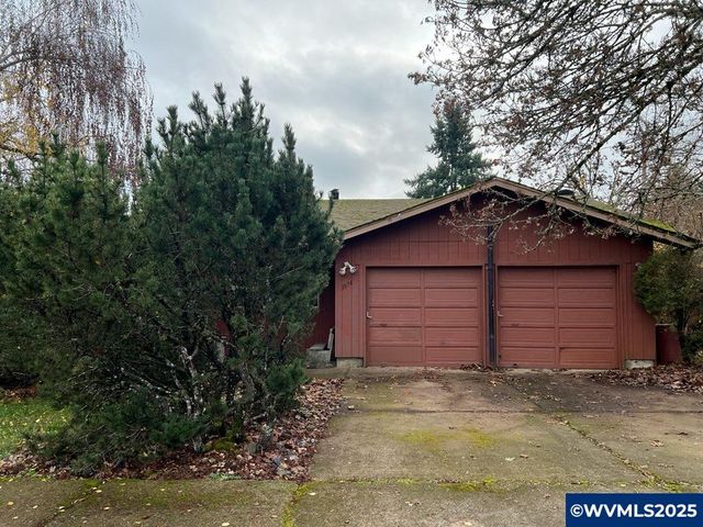 1874 Cedarcrest Dr S, Salem, OR 97306