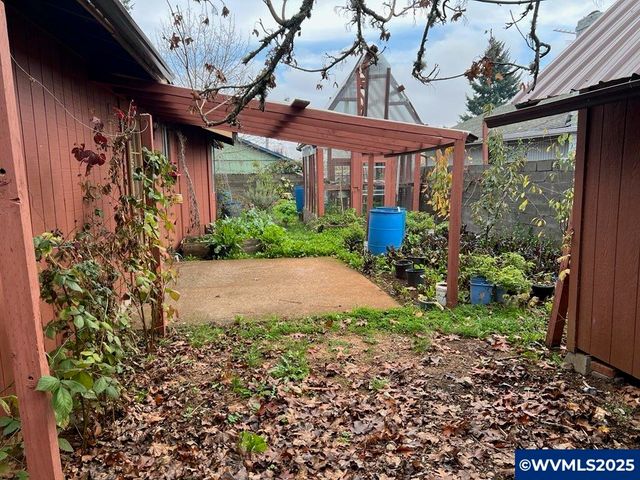 1874 Cedarcrest Dr S, Salem, OR 97306