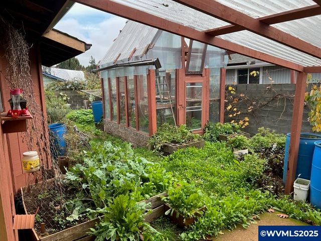 1874 Cedarcrest Dr S, Salem, OR 97306