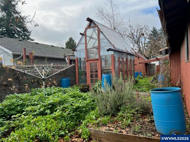 1874 Cedarcrest Dr S, Salem, OR 97306