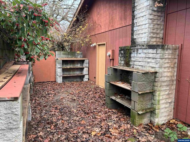 1874 Cedarcrest Dr S, Salem, OR 97306