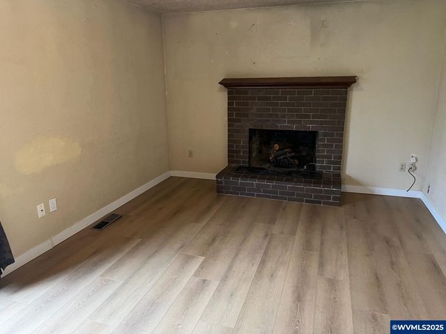 1874 Cedarcrest Dr S, Salem, OR 97306