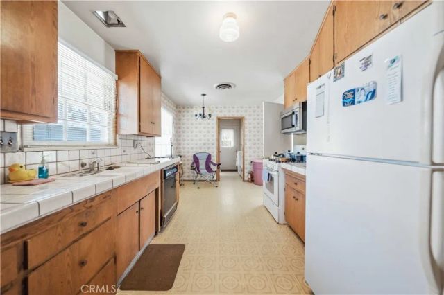 37304 Mahonia, Palmdale, CA 93552