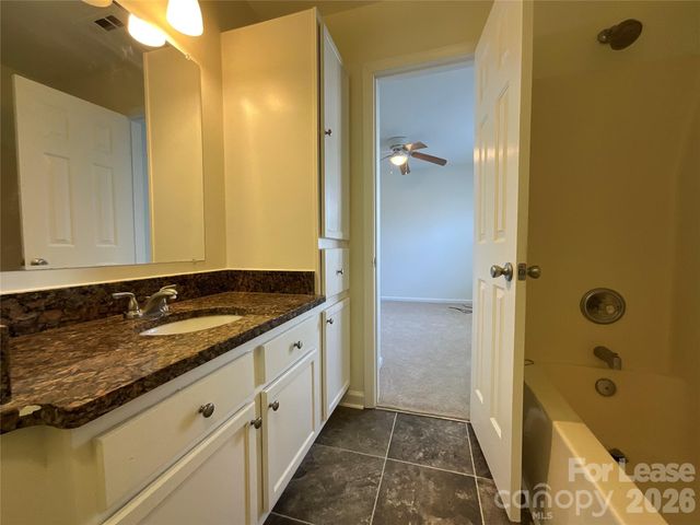 7809 Lennoxshire Lane, Charlotte, NC 28210