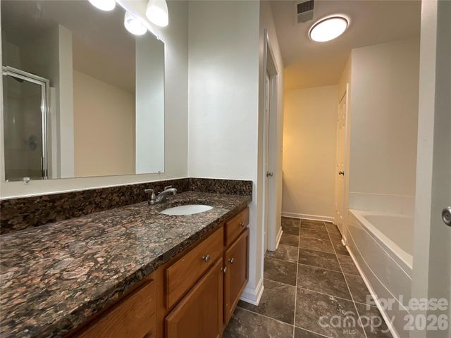 7809 Lennoxshire Lane, Charlotte, NC 28210