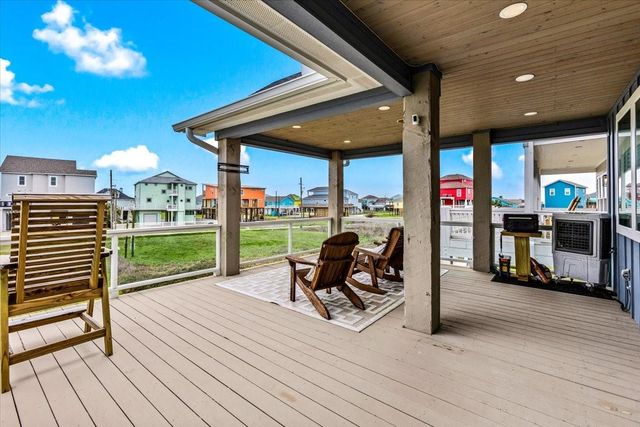 1990 Royalville Court, Crystal Beach, TX 77650