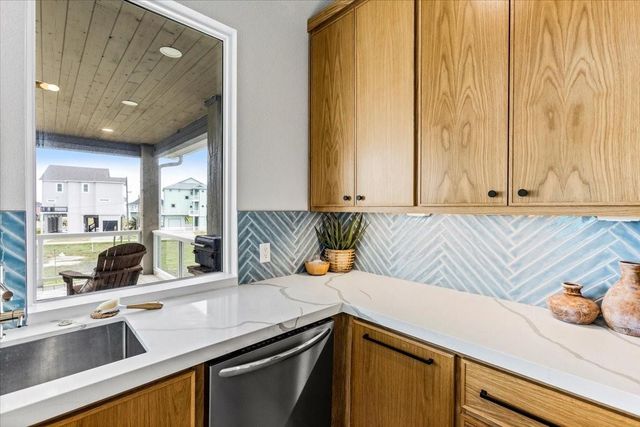 1990 Royalville Court, Crystal Beach, TX 77650