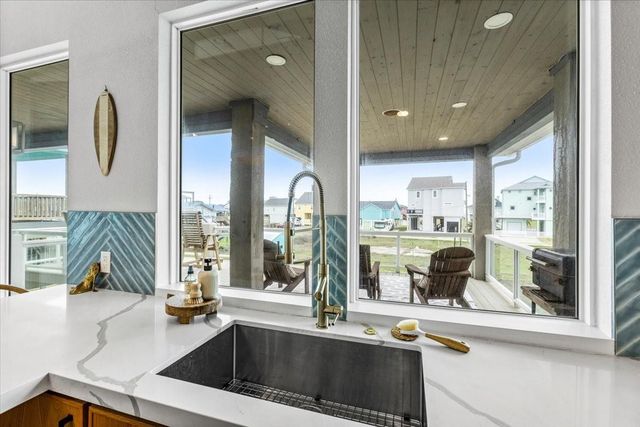 1990 Royalville Court, Crystal Beach, TX 77650