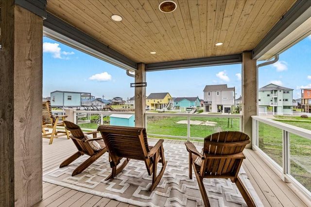 1990 Royalville Court, Crystal Beach, TX 77650