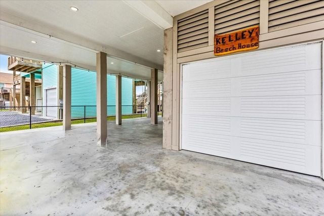 1990 Royalville Court, Crystal Beach, TX 77650