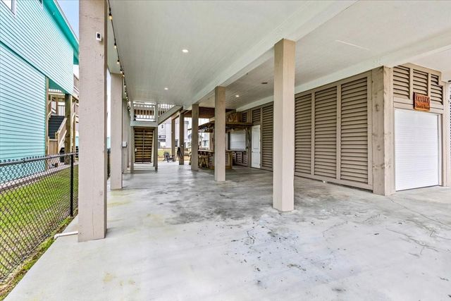 1990 Royalville Court, Crystal Beach, TX 77650