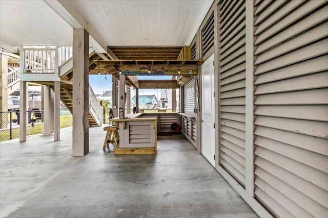 1990 Royalville Court, Crystal Beach, TX 77650