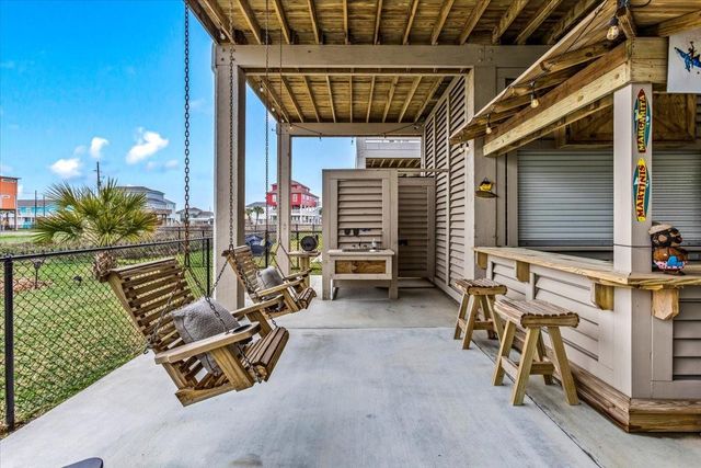 1990 Royalville Court, Crystal Beach, TX 77650