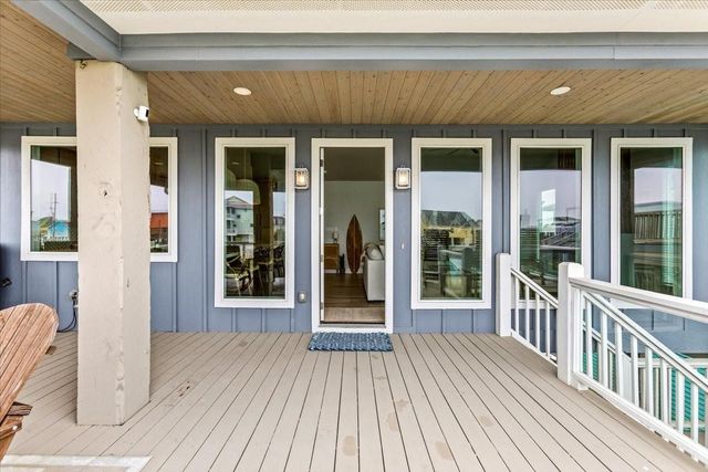 1990 Royalville Court, Crystal Beach, TX 77650