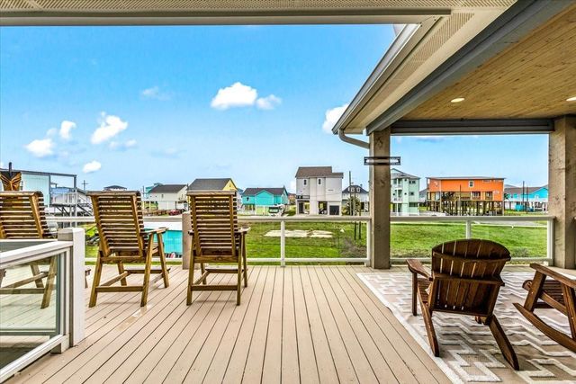 1990 Royalville Court, Crystal Beach, TX 77650