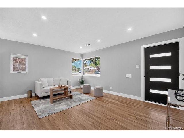 3048 N Adams St, Denver, CO 80205