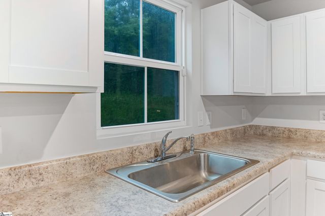 2085 Evanston Drive, Wellford, SC 29384