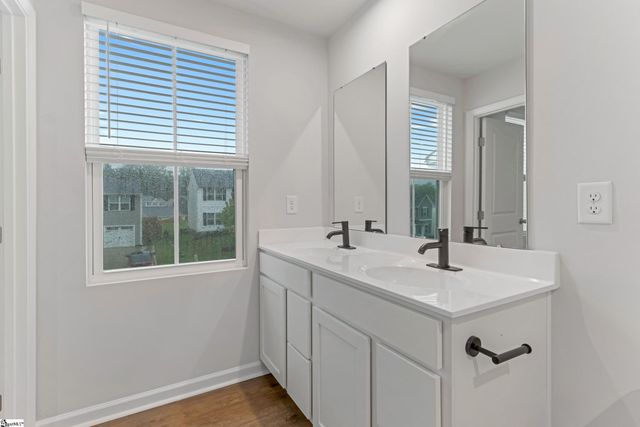 2085 Evanston Drive, Wellford, SC 29384