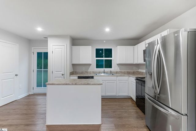 2085 Evanston Drive, Wellford, SC 29384