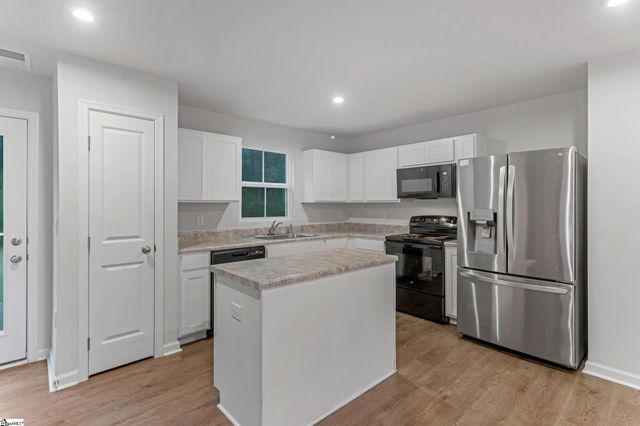 2085 Evanston Drive, Wellford, SC 29384