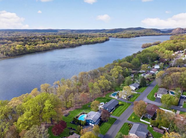 132 Waters Edge, Congers, NY 10920