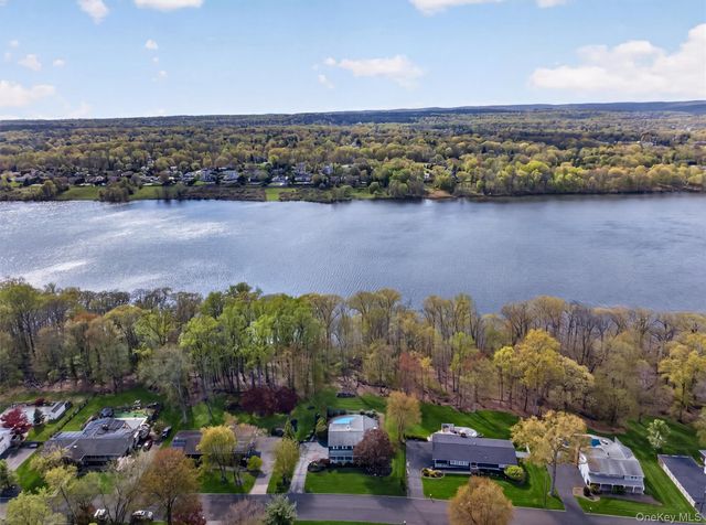 132 Waters Edge, Congers, NY 10920