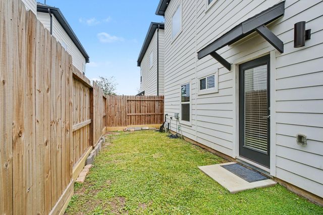 2504 W Tidwell Road B, Houston, TX 77091