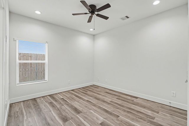 2504 W Tidwell Road B, Houston, TX 77091