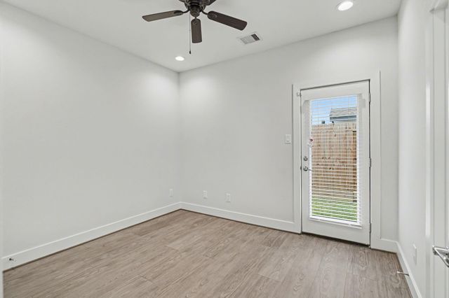 2504 W Tidwell Road B, Houston, TX 77091