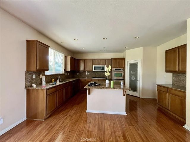 7271 Blue Crab Court, Eastvale, CA 92880