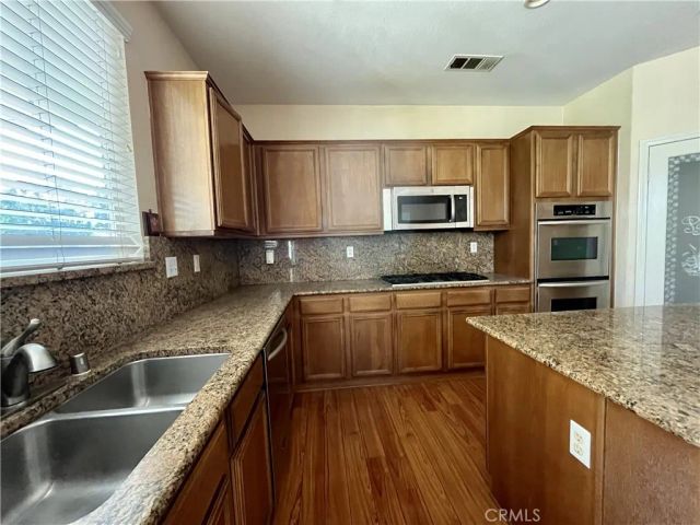 7271 Blue Crab Court, Eastvale, CA 92880