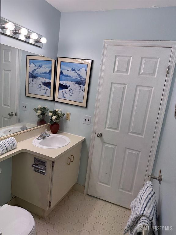 264 Palombi Court, East Brunswick, NJ 08816