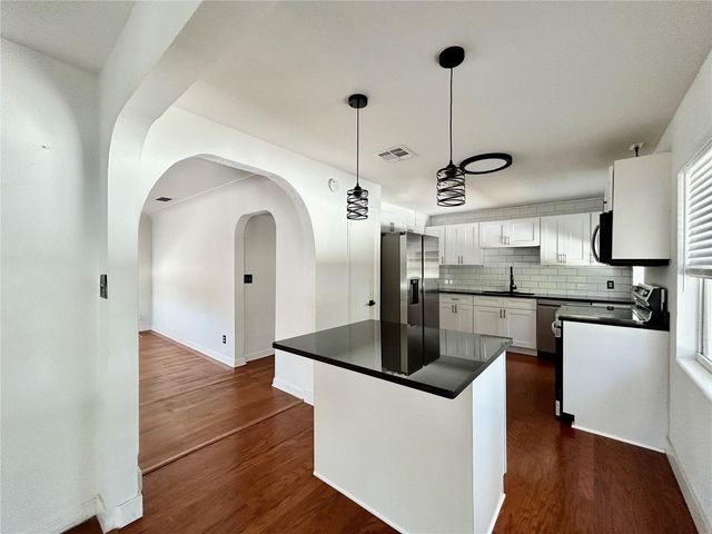 5521 GULFPORT BOULEVARD S D, Gulfport, FL 33707