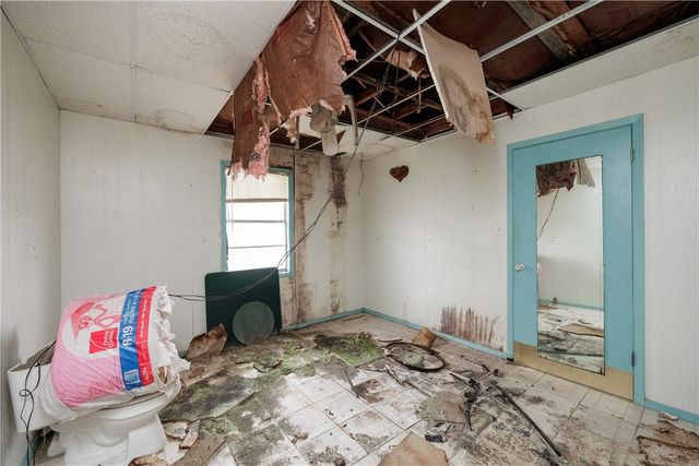 2595 Arkansas St, Ingleside, TX 78362