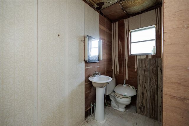 2595 Arkansas St, Ingleside, TX 78362