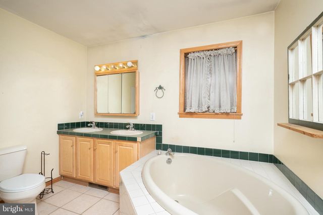 655 S 4TH AVE, Royersford, PA 19468