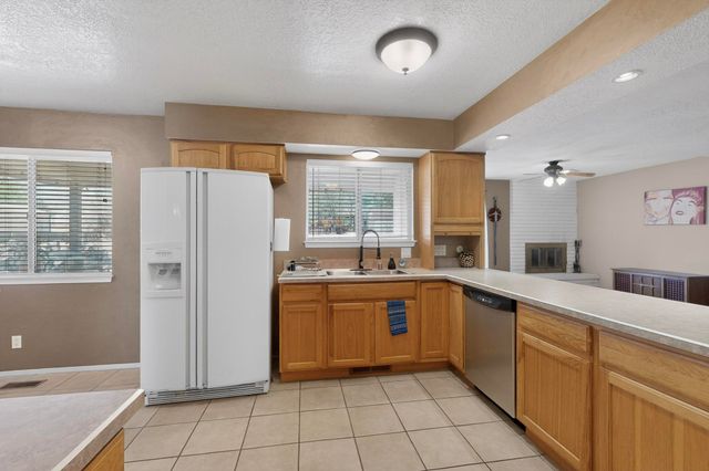 3511 Oakmount Drive SE, Rio Rancho, NM 87124