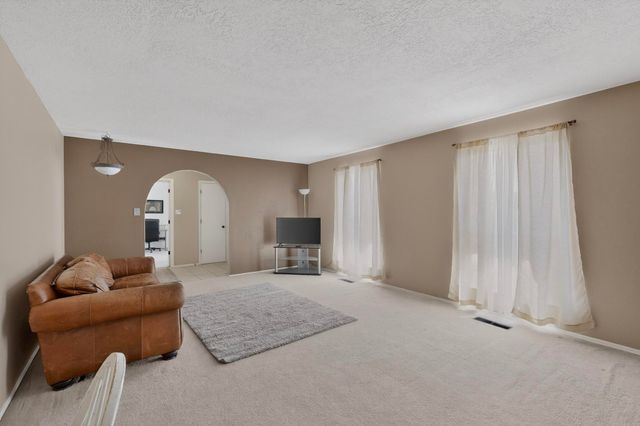 3511 Oakmount Drive SE, Rio Rancho, NM 87124