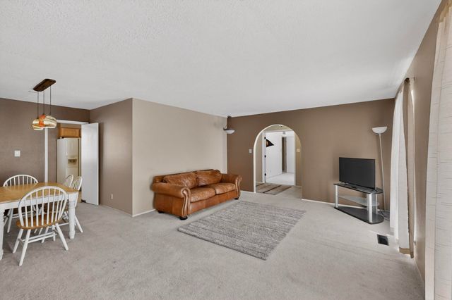 3511 Oakmount Drive SE, Rio Rancho, NM 87124