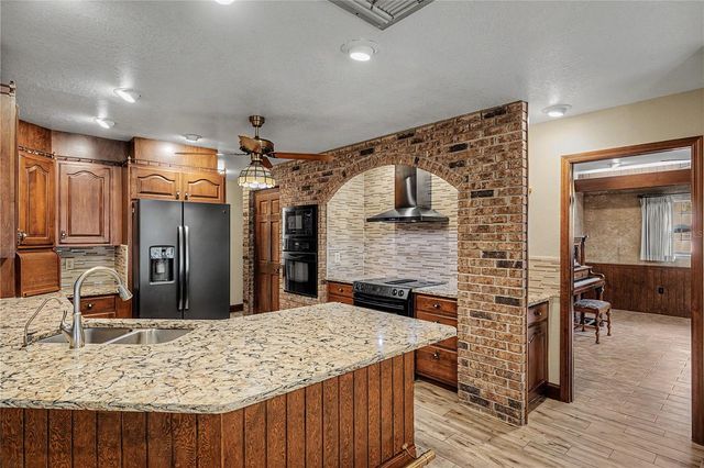 2160 LAURENCE DRIVE, Clearwater, FL 33764