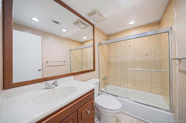 113 Birchwood Road 113, Medford, NY 11763