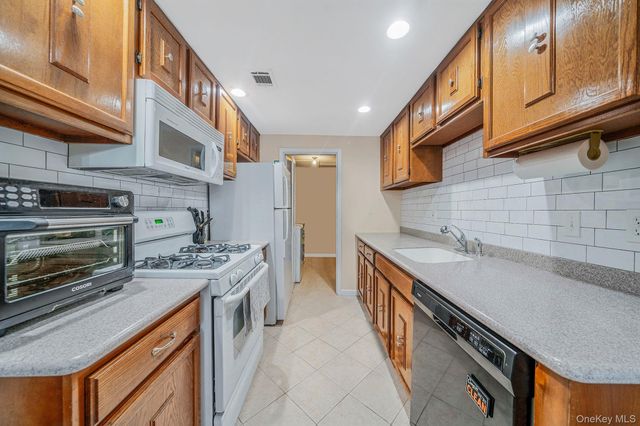 113 Birchwood Road 113, Medford, NY 11763