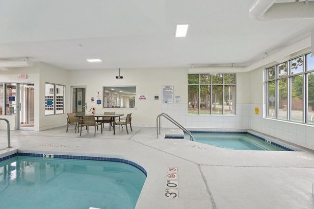 670 E Lake Avenue #211, Wisconsin Dells, WI 53965