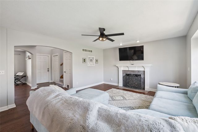 1409 E 19th Street, Norwalk, IA 50211