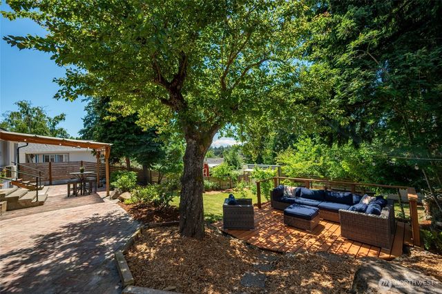 14717 22nd Avenue NE, Shoreline, WA 98155