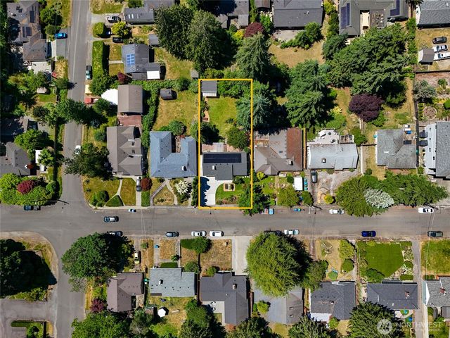14717 22nd Avenue NE, Shoreline, WA 98155