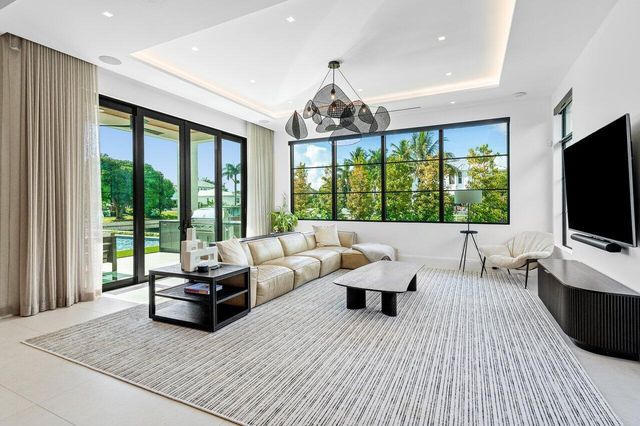 830 Lake Shore Drive, Delray Beach, FL 33444