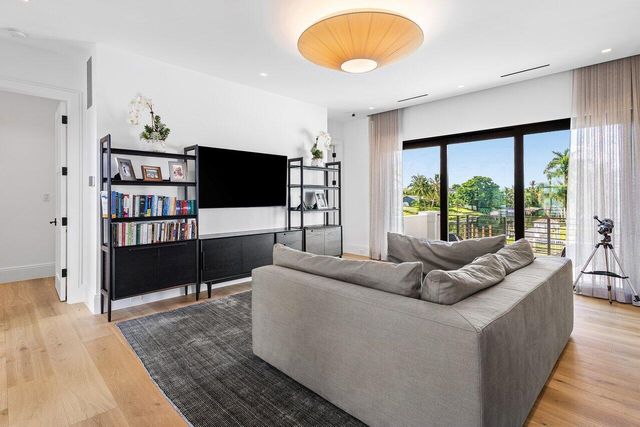 830 Lake Shore Drive, Delray Beach, FL 33444