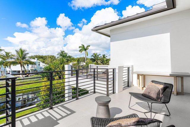 830 Lake Shore Drive, Delray Beach, FL 33444