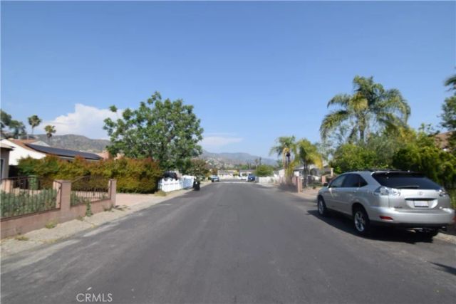 9930 Saticoy Street, Burbank, CA 91504